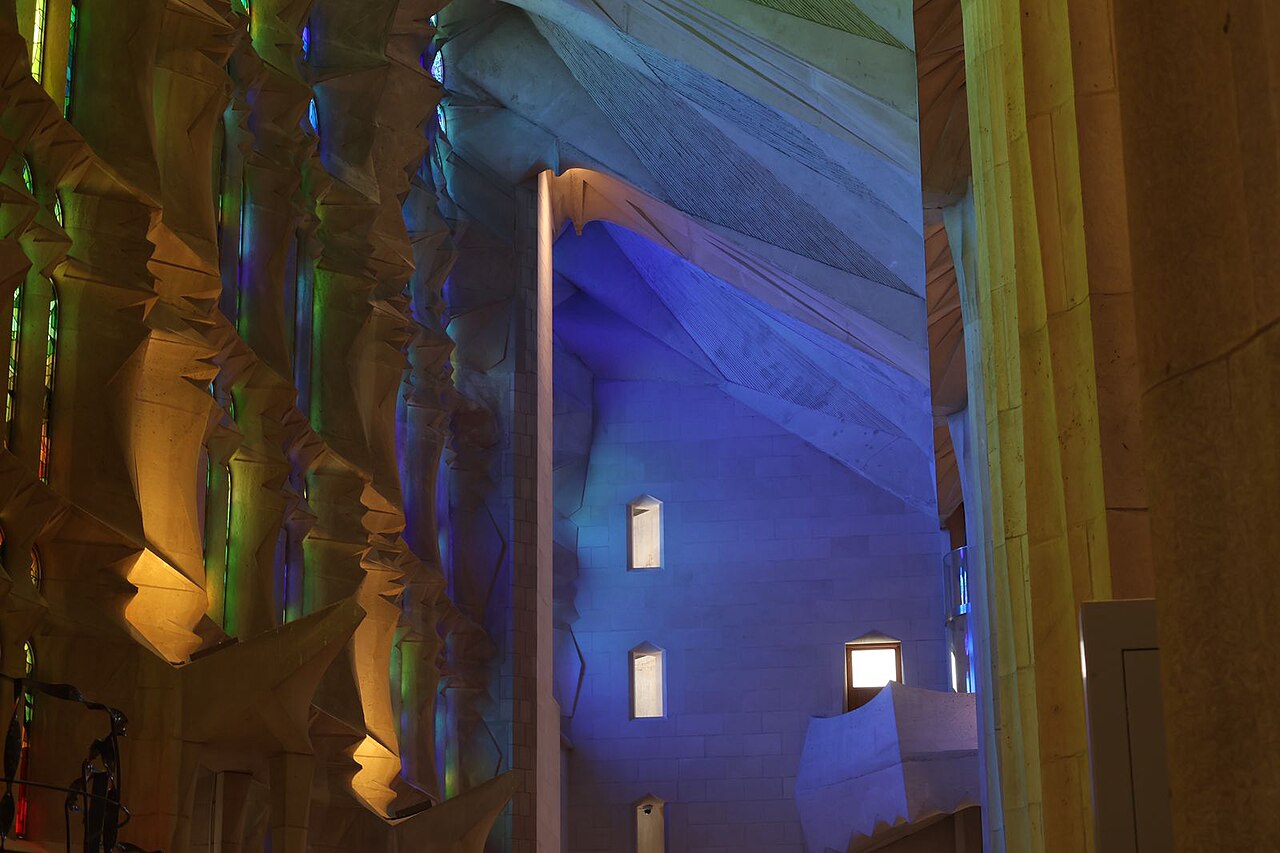 Soft filtered light in the quieter lower crypt level